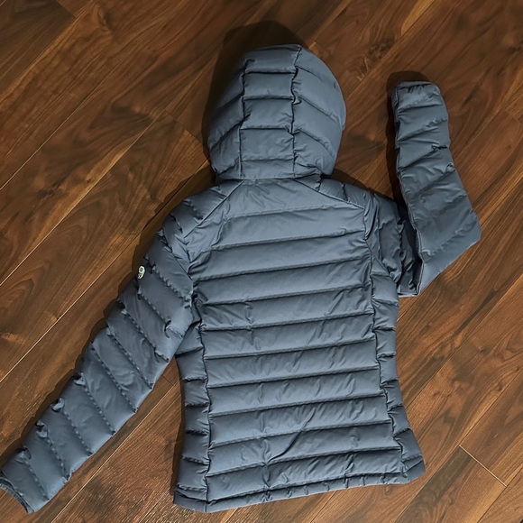 Mountain Hardwear Women's Puffer Jacket - Picture 2 of 7
